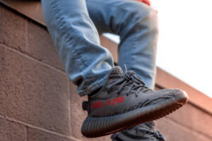 کفش ورزشی Adidas Yeezy Boost 350 V2