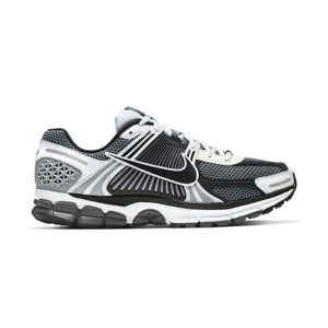 Nike Vomero 5 in Black and White